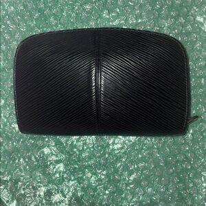 🔥 EUC Louis Vuitton EPI black Dauphine PM 🔥